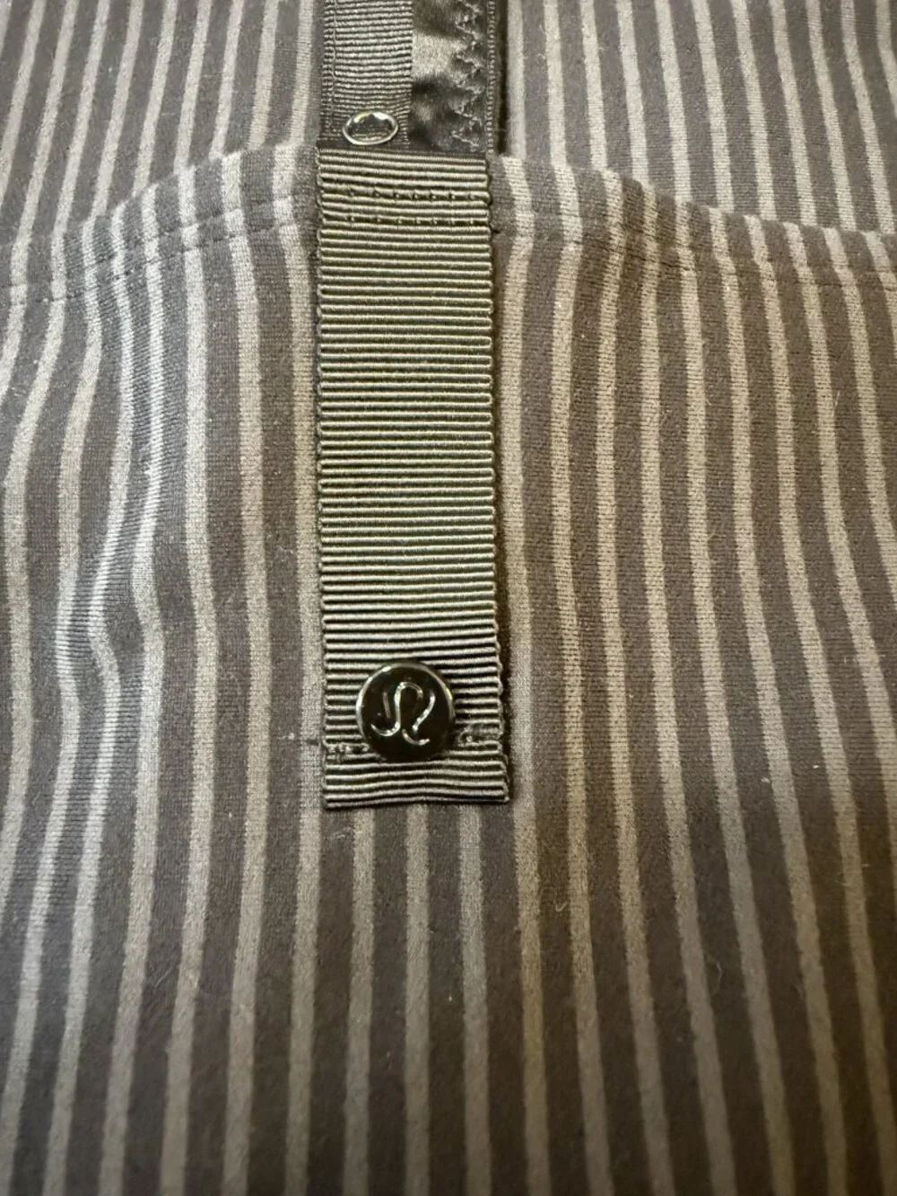 Lululemon Vinyasa Scarf Women's One Size Gray Striped Ribbed Knit Snap Wrap Yoga